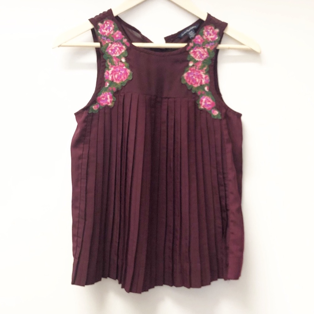 AEO Sleeveless Blouse, Burgundy w/ Flowers EUC